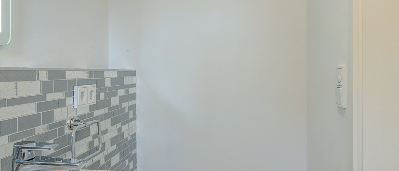 semi-detached house Gilching 02 guest toilet 12856