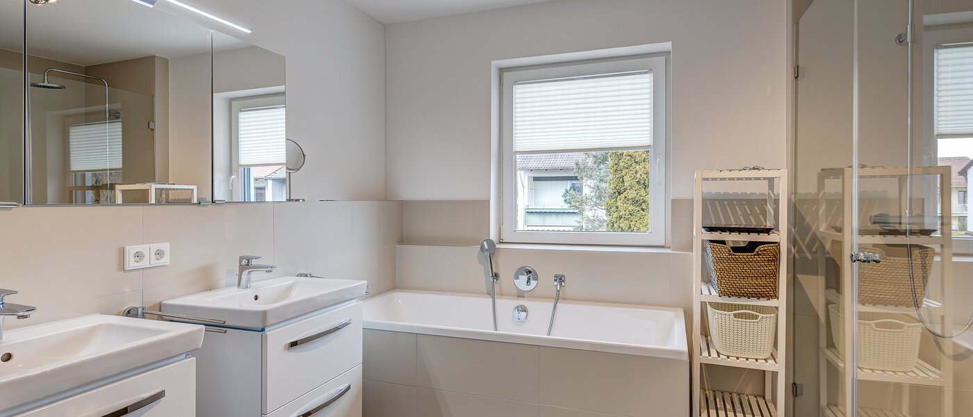 semi-detached house Gilching 01 1. bathroom 12856