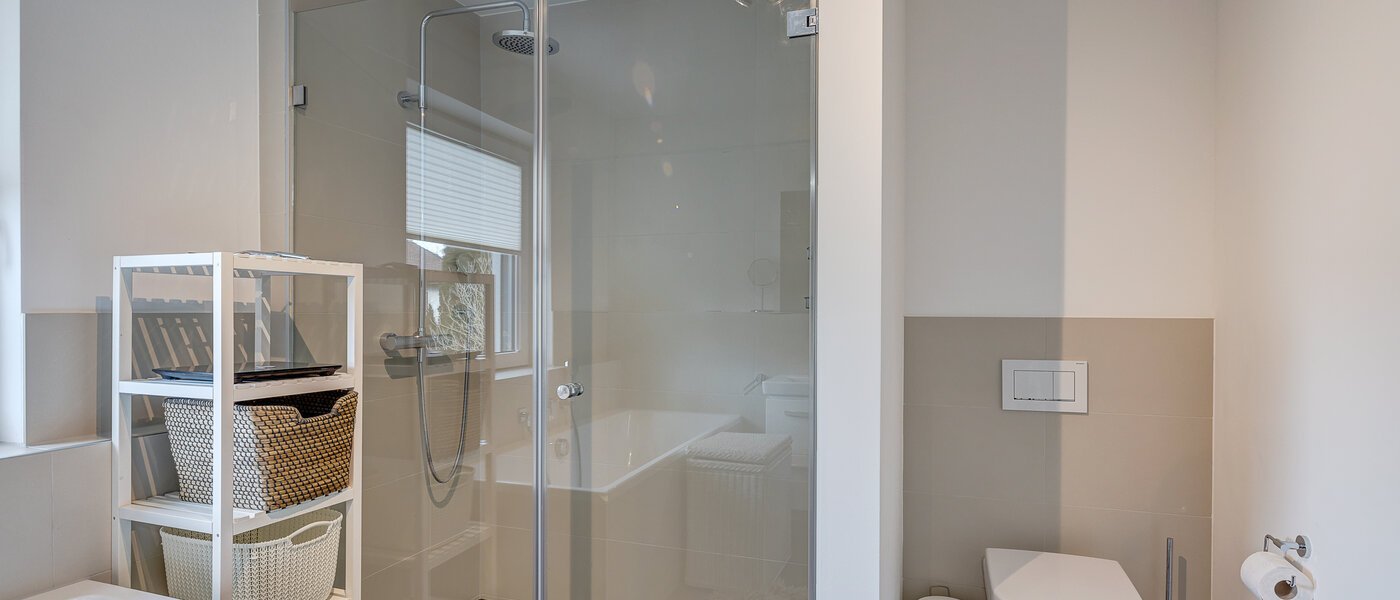 semi-detached house Gilching 03 1. bathroom 12856