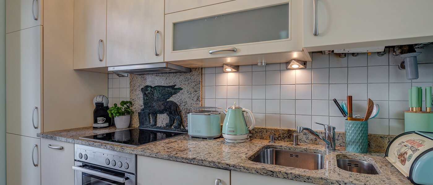 apartment München Schwabing-West 02 kitchen 12876