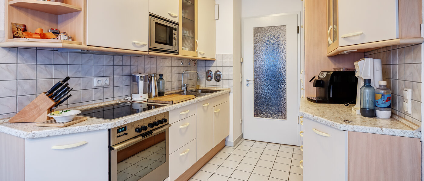 apartment with garden 	 München Solln 03 kitchen 12884