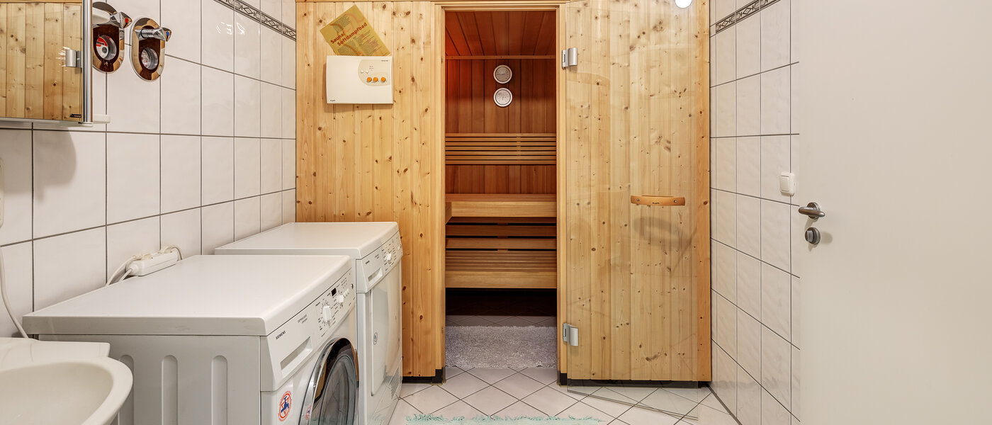 apartment with garden 	 München Solln 03 2. bathroom 12884