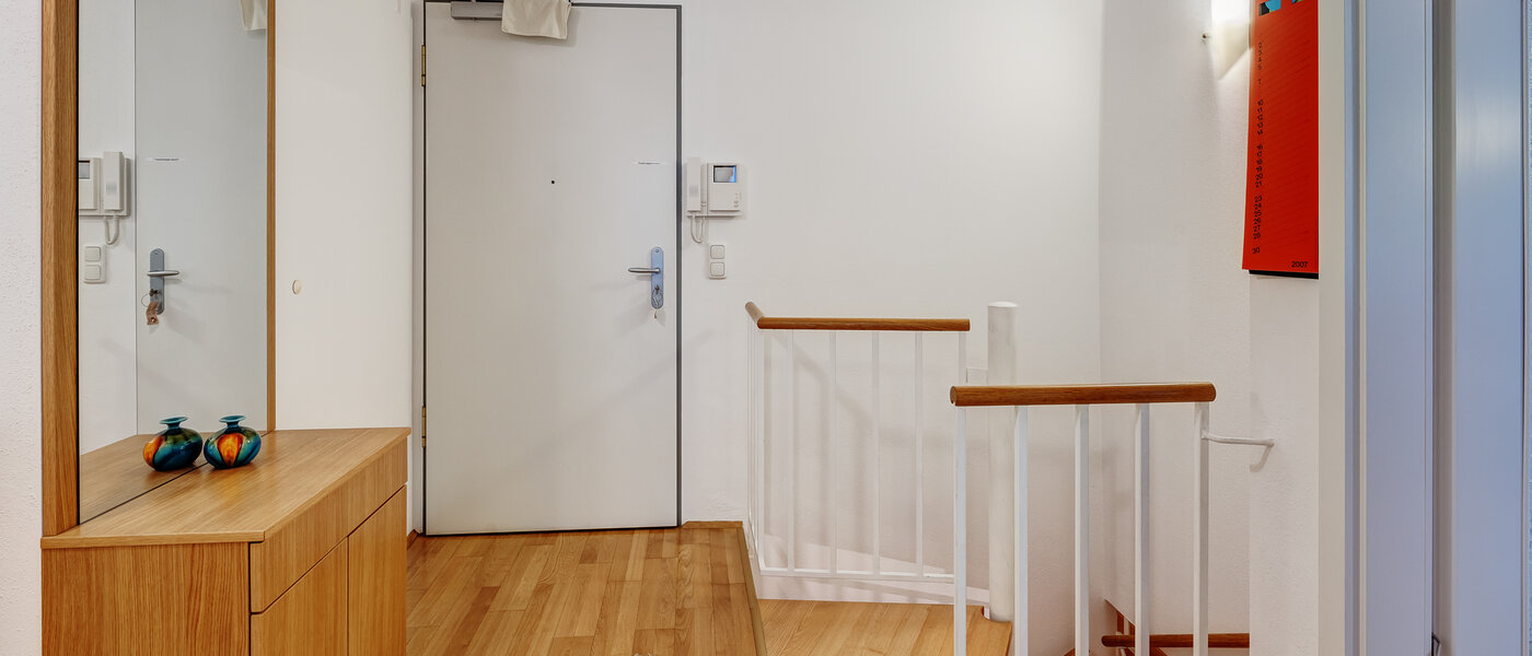 apartment with garden 	 München Solln 01 hall 12884