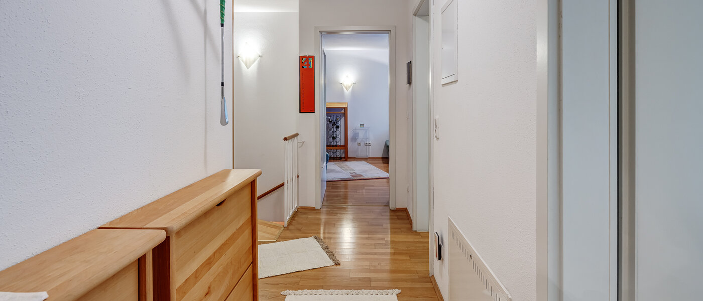 apartment with garden 	 München Solln 03 hall 12884