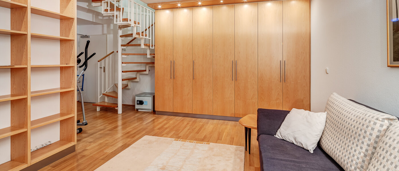 apartment with garden 	 München Solln 04 Workspace/Guestroom 12884