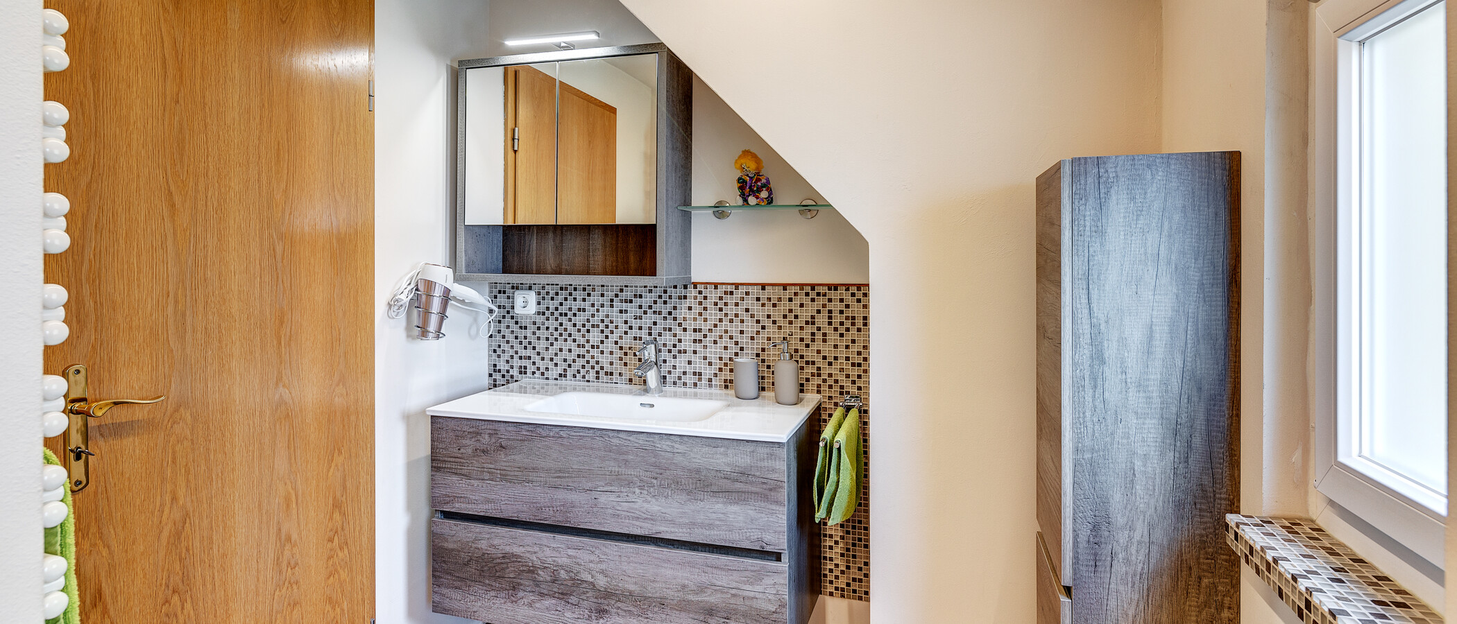 attic apartment Germering 01 bathroom 12917