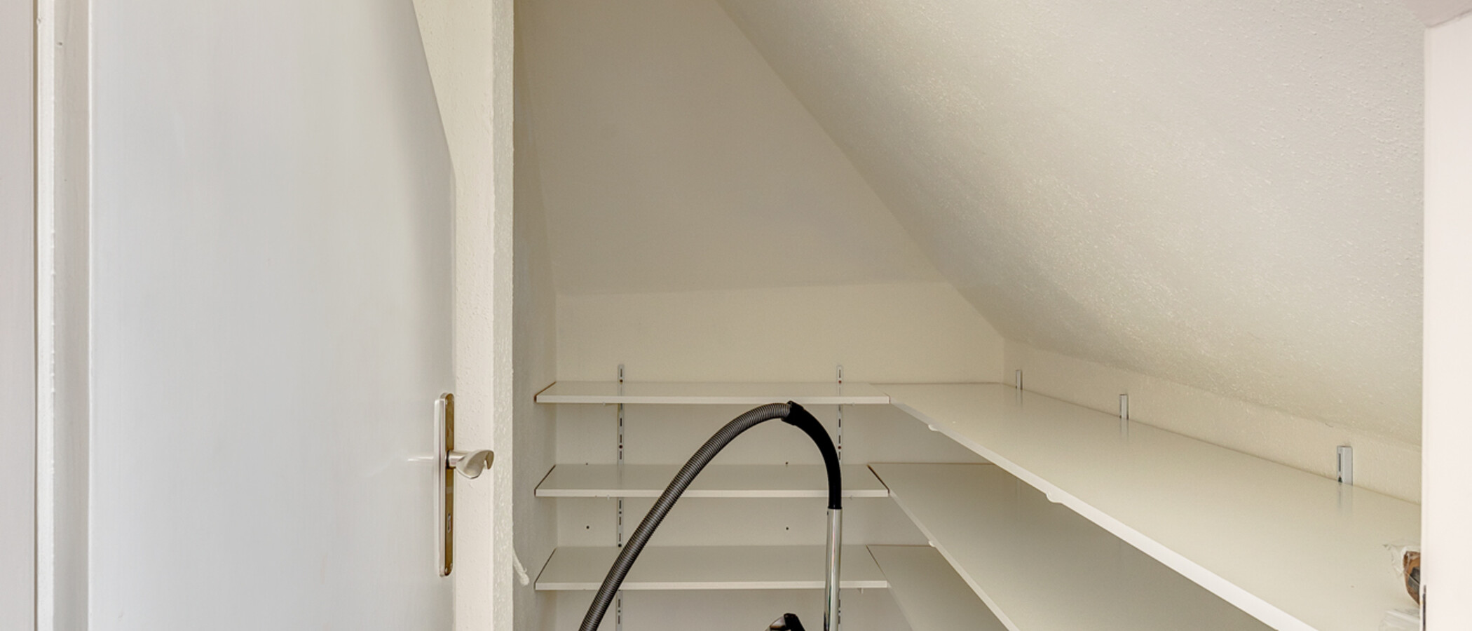 attic apartment Germering 01 storage room 12917
