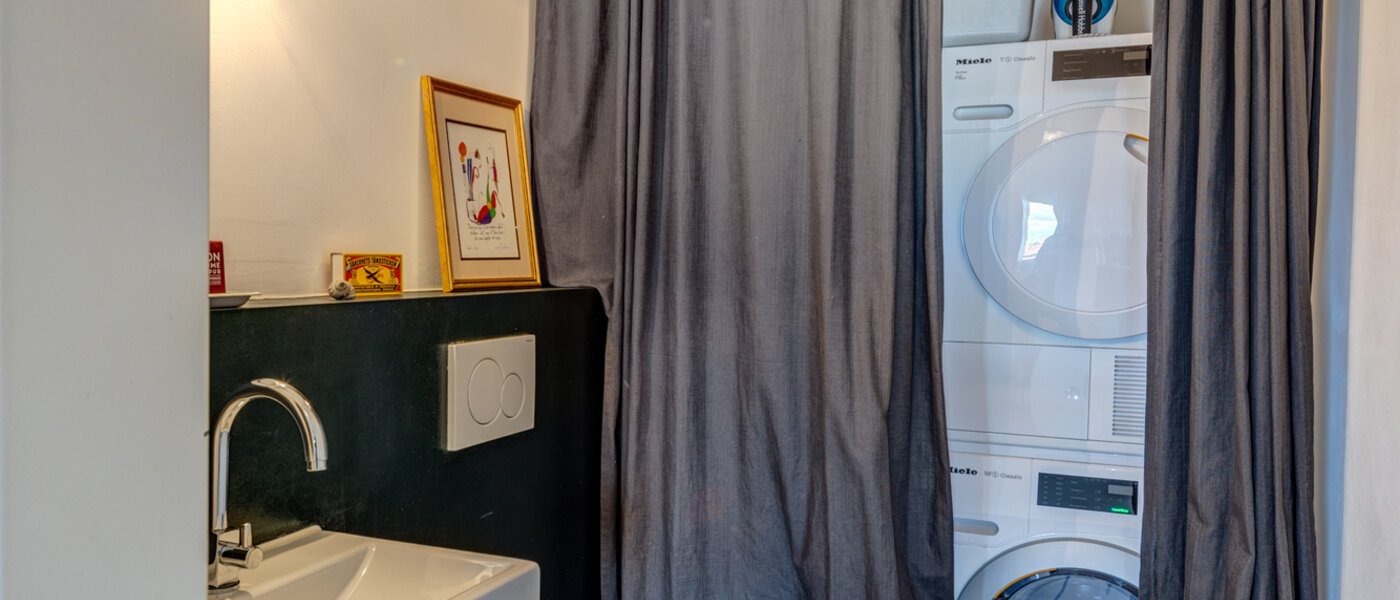 apartment München Moosach 01 guest toilet 12918