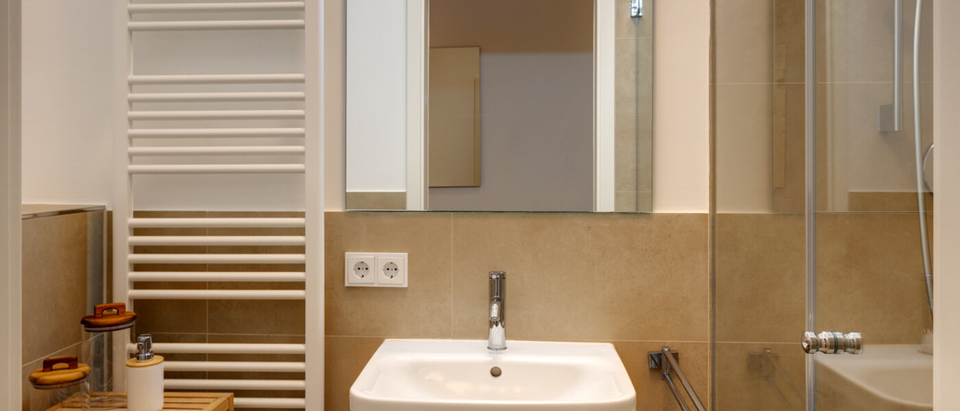 attic apartment München Isarvorstadt 02 2. bathroom 12963