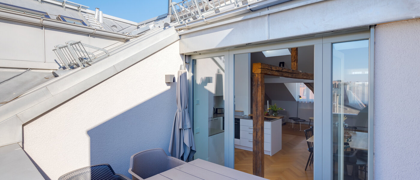 attic apartment München Isarvorstadt 01 balcony 12963