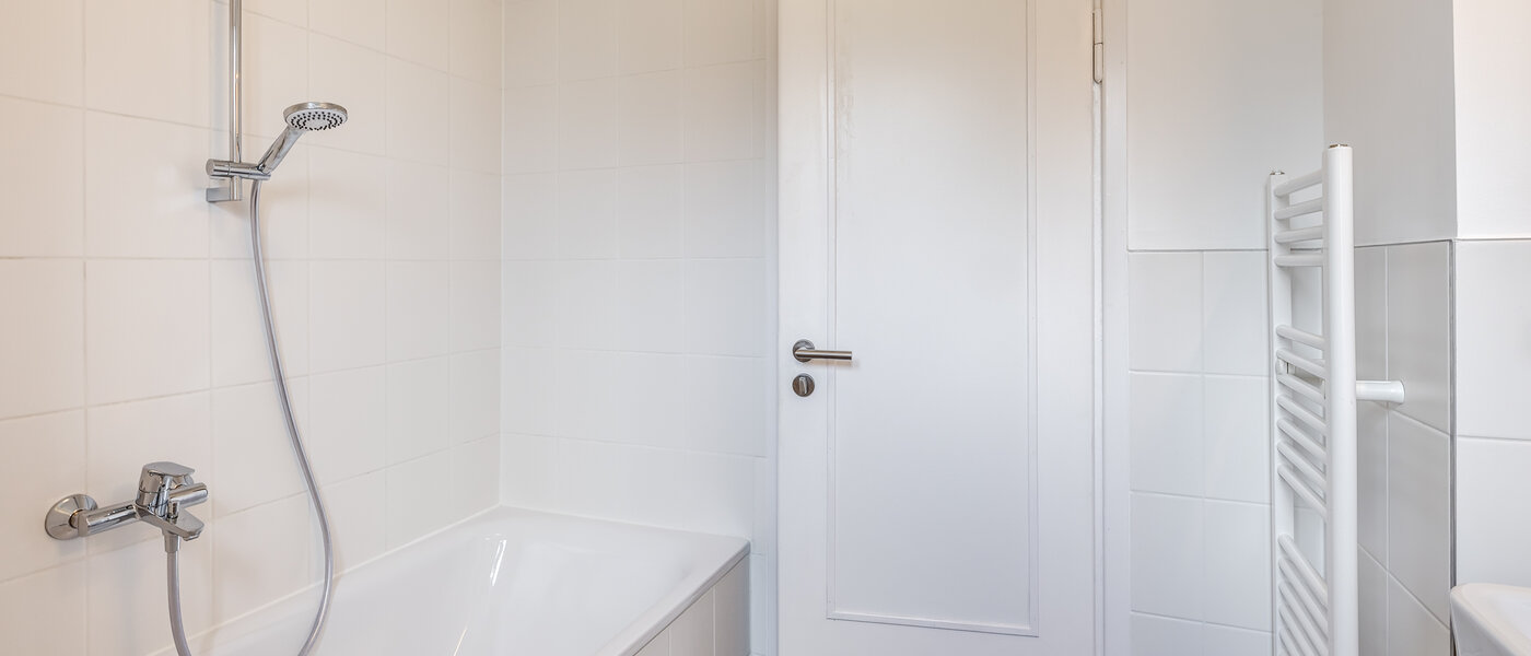 apartment with garden 	 Germering 02 bathroom 13004