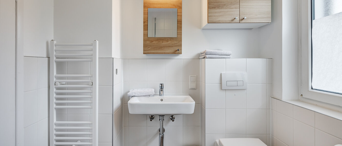 apartment with garden 	 Germering 03 bathroom 13004