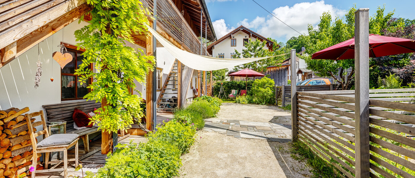 apartment Tuntenhausen 01 inner courtyard  13021