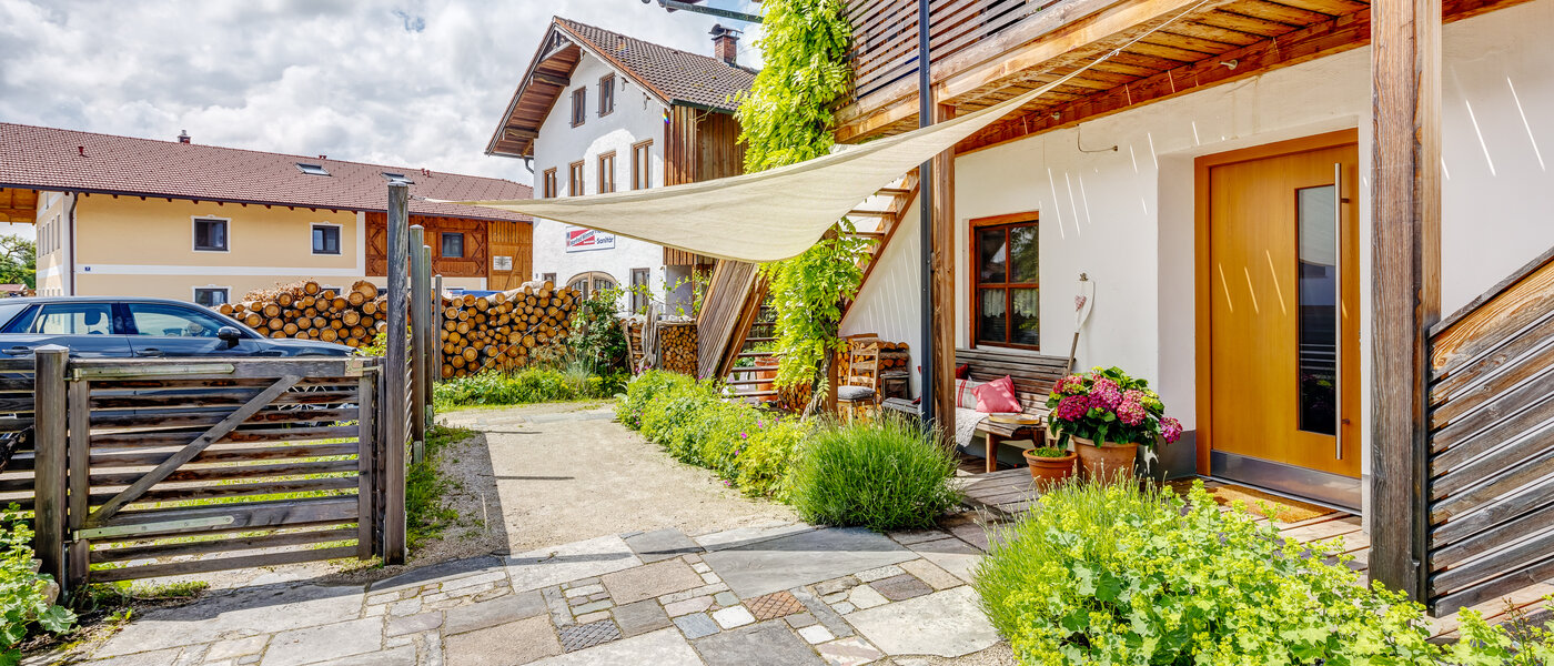 apartment Tuntenhausen 05 inner courtyard  13021