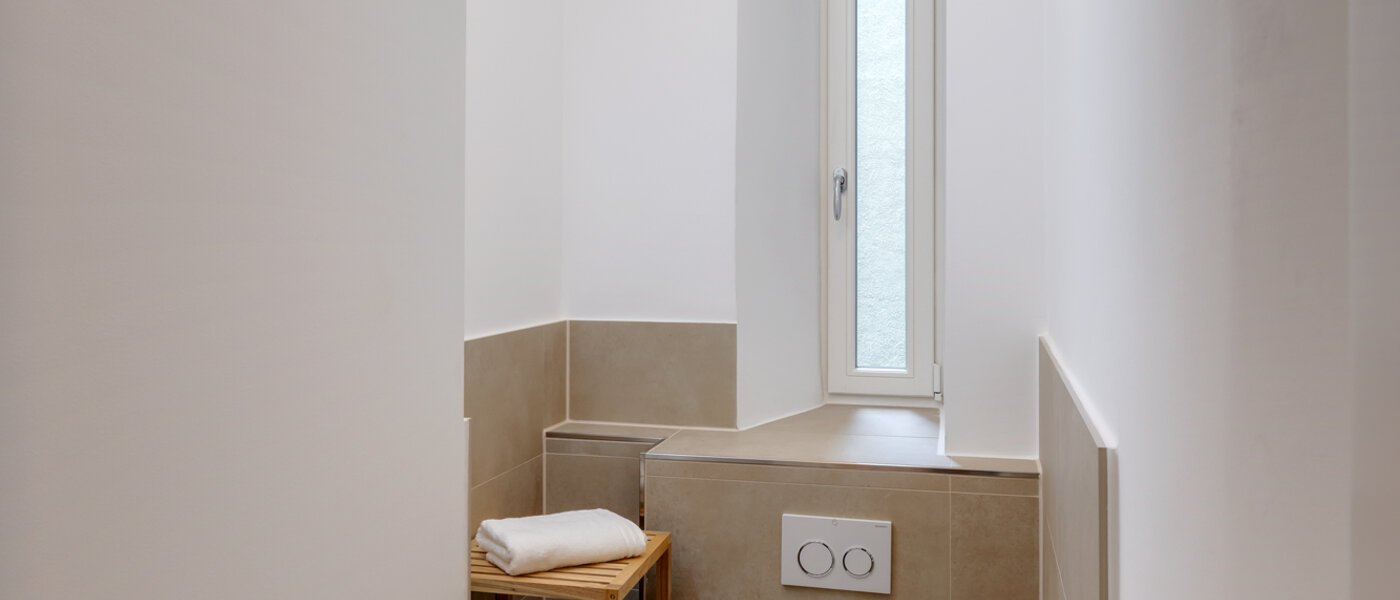 apartment München Isarvorstadt 02 separate toilet 13026