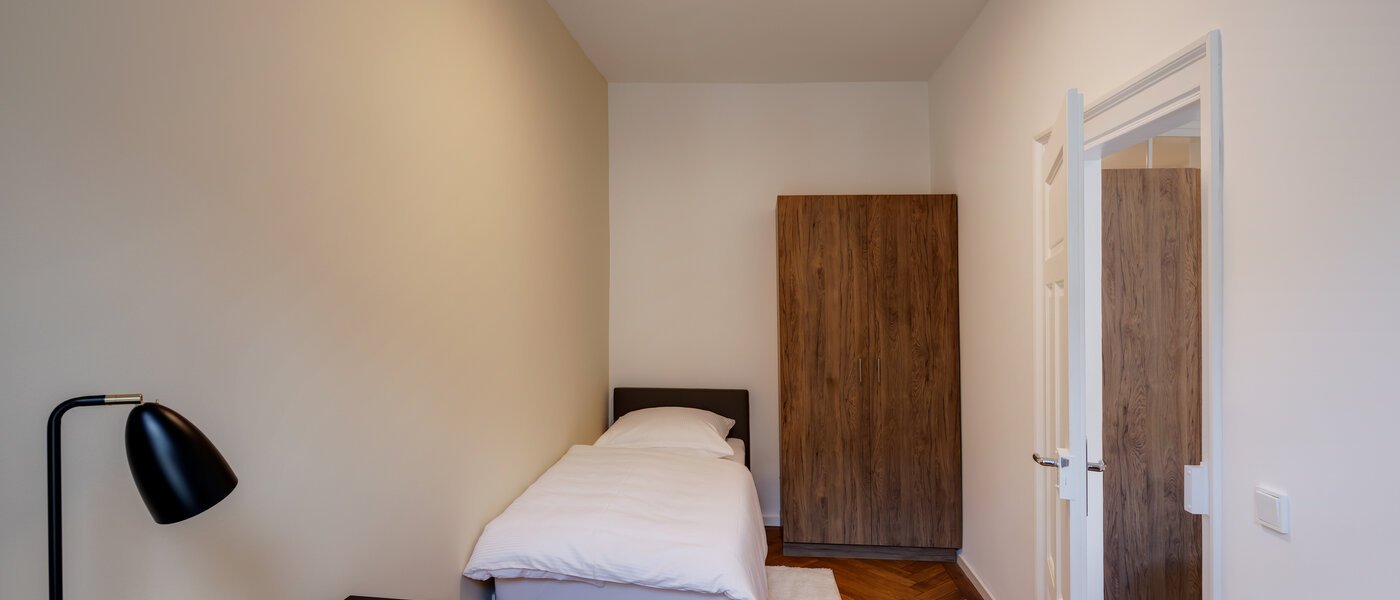 apartment München Isarvorstadt 01 Workspace/Guestroom 13026