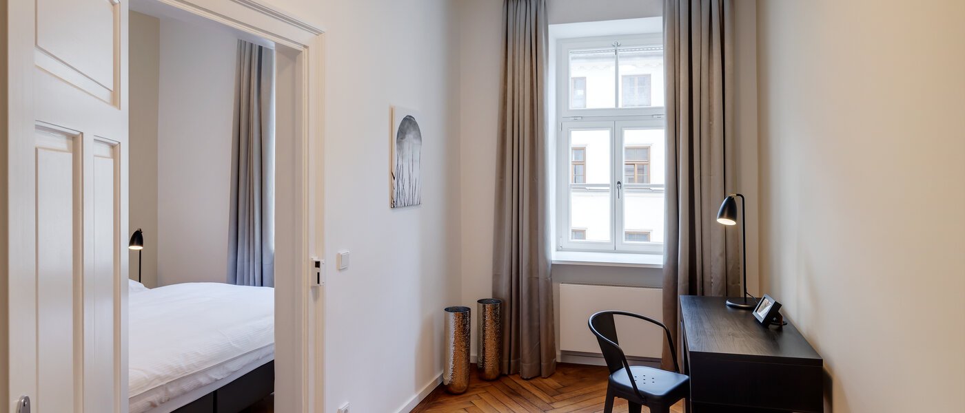 apartment München Isarvorstadt 02 Workspace/Guestroom 13026