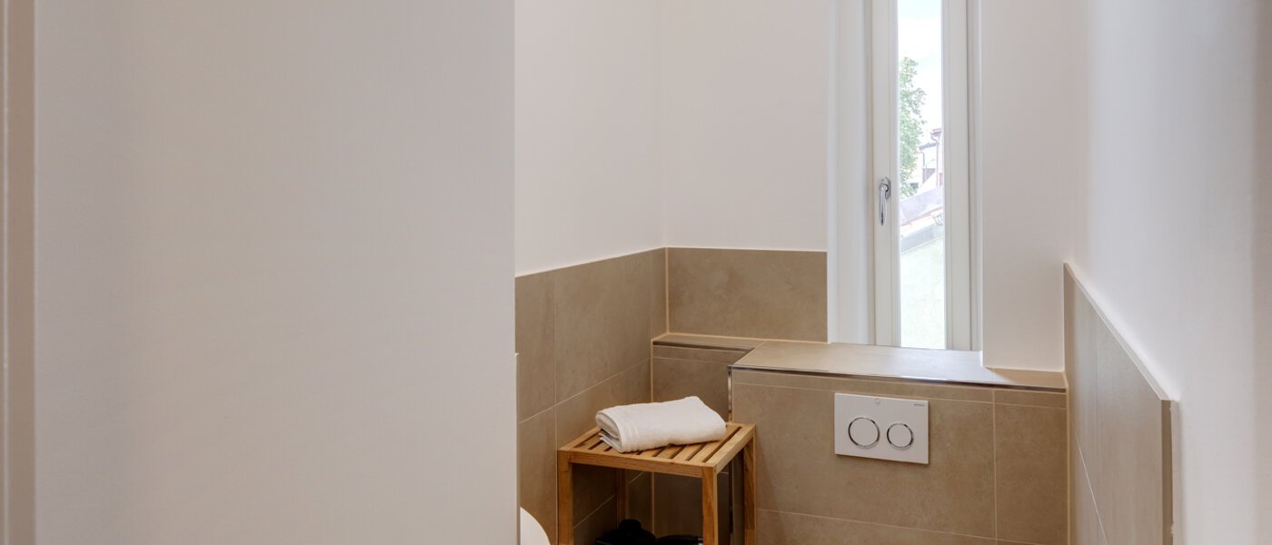 apartment München Isarvorstadt 01 separate toilet 13027