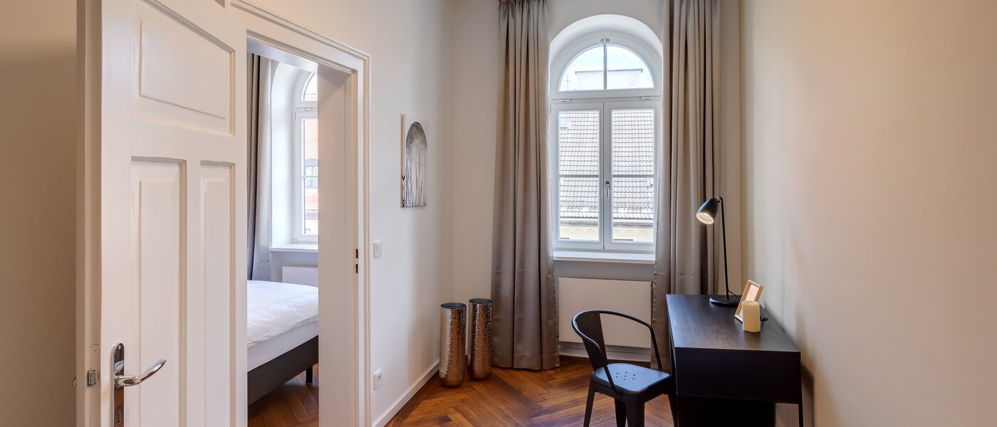 apartment München Isarvorstadt 01 Workspace/Guestroom 13027