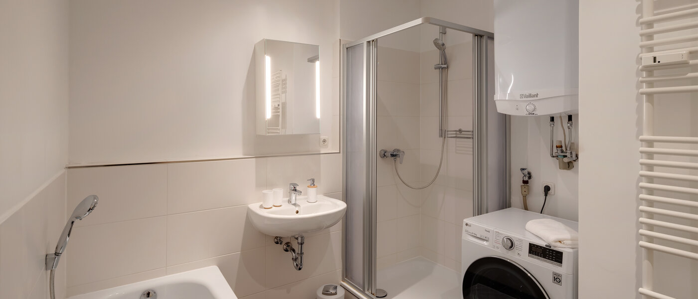 apartment München Haidhausen 02 bathroom 13030