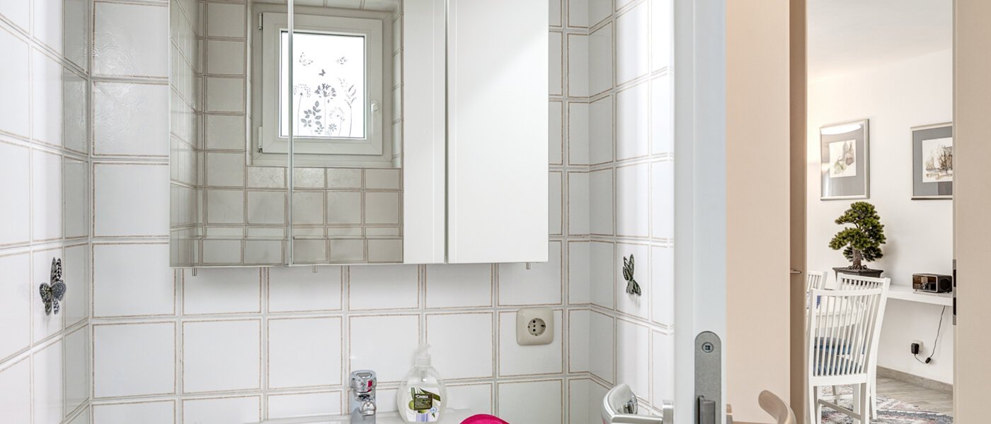 semi-detached house Maisach 01 guest toilet 13032