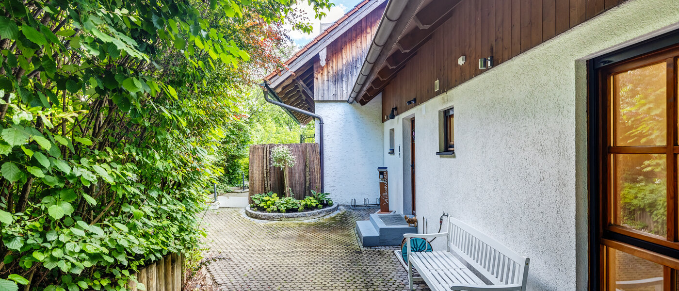 apartment Oberhaching 01 inner courtyard  13036
