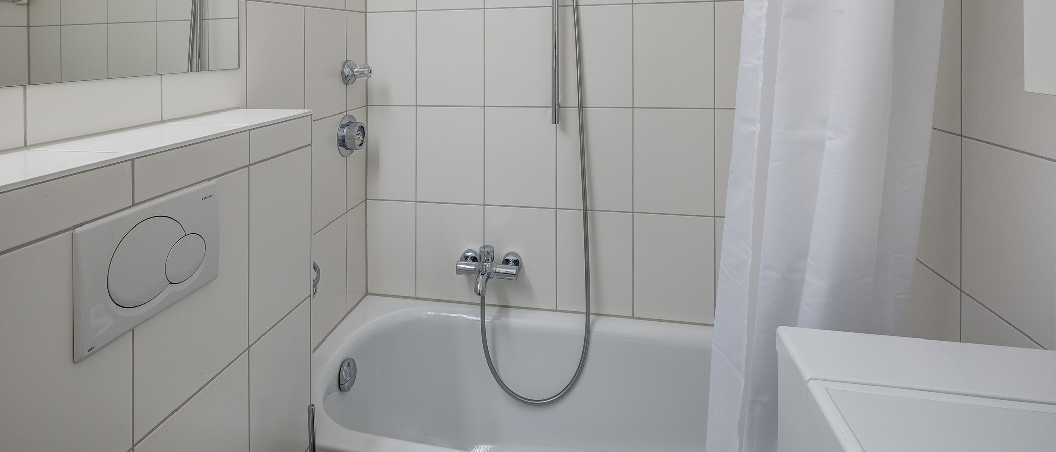 apartment München Schwabing-West (rund um den Hohenzollernplatz) 02 bathroom 13038