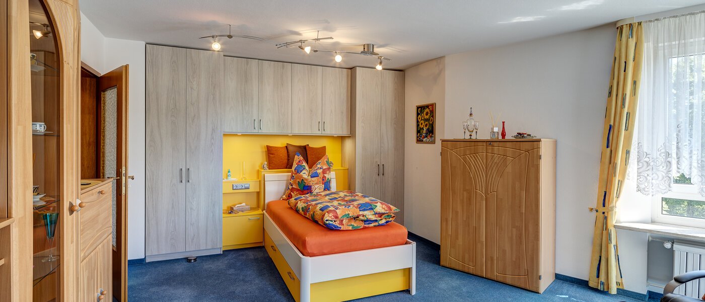 apartment München Neuperlach 01 sleeping area 13048