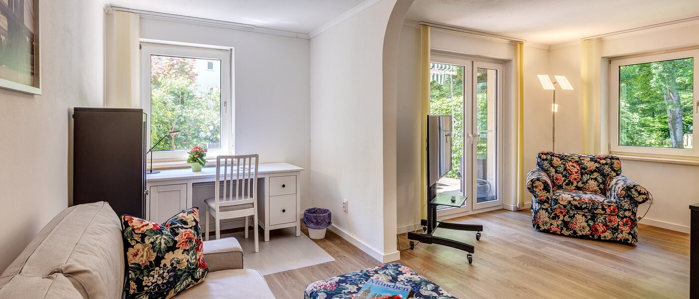 apartment München Parkstadt Bogenhausen 03 living area 13049