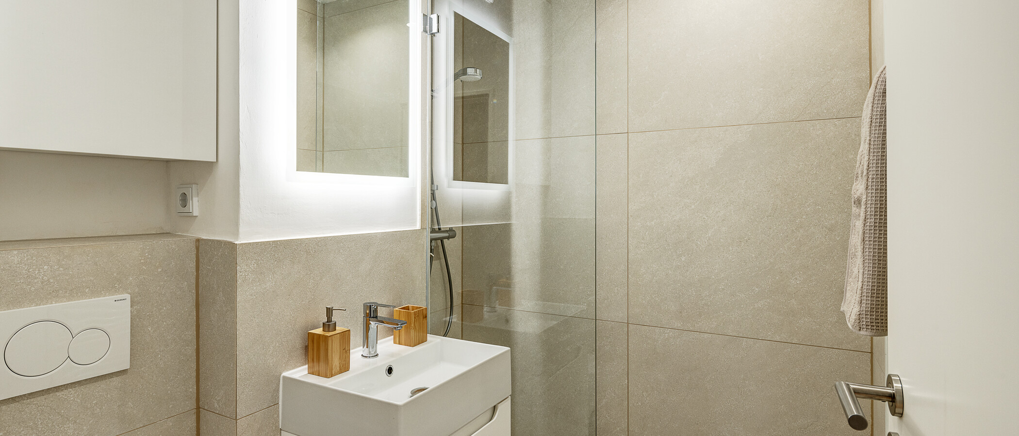 apartment München Nymphenburg 01 bathroom 13051