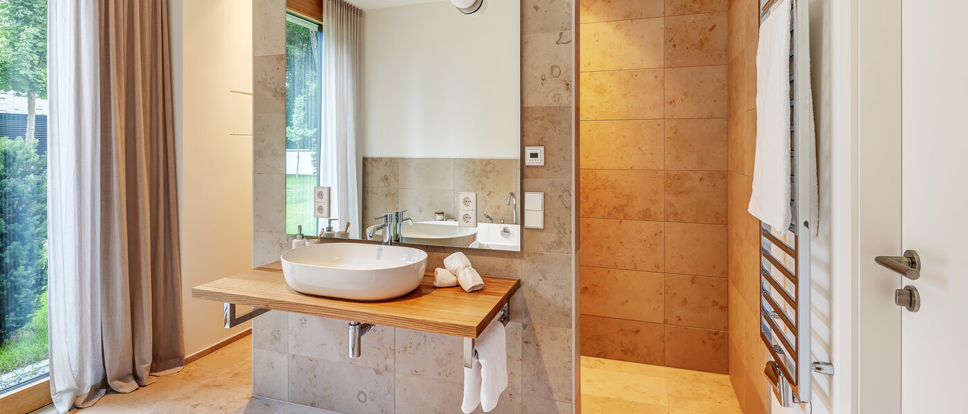 apartment with garden 	 München Harlaching 03 bathroom 13067