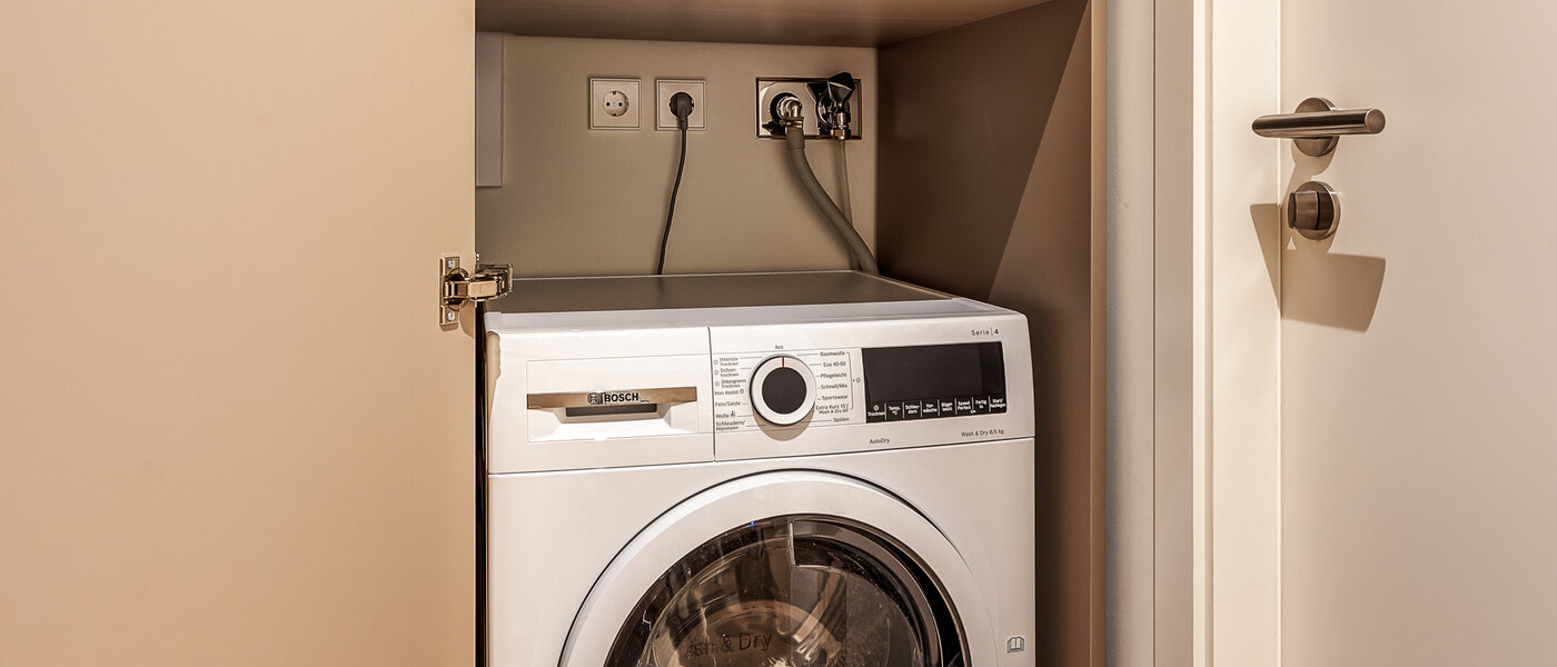 apartment with garden 	 München Harlaching 03 guest toilet 13067