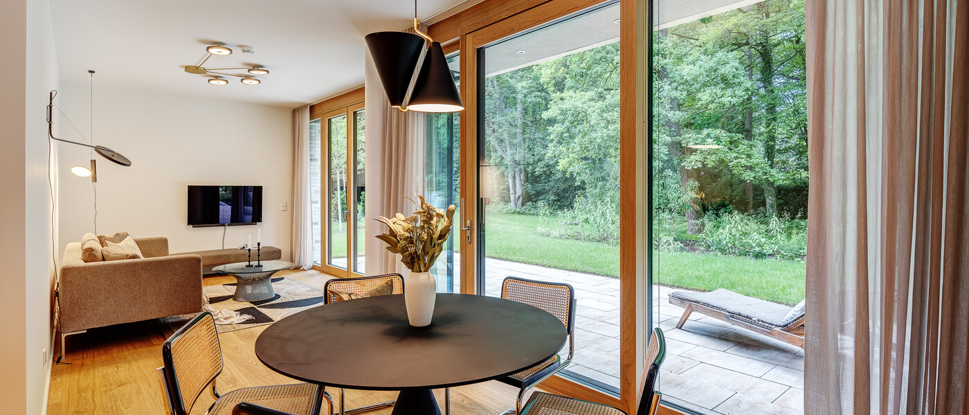 apartment with garden 	 München Harlaching 01 living area 13067