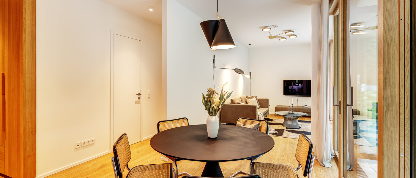 apartment with garden 	 München Harlaching 02 living area 13067