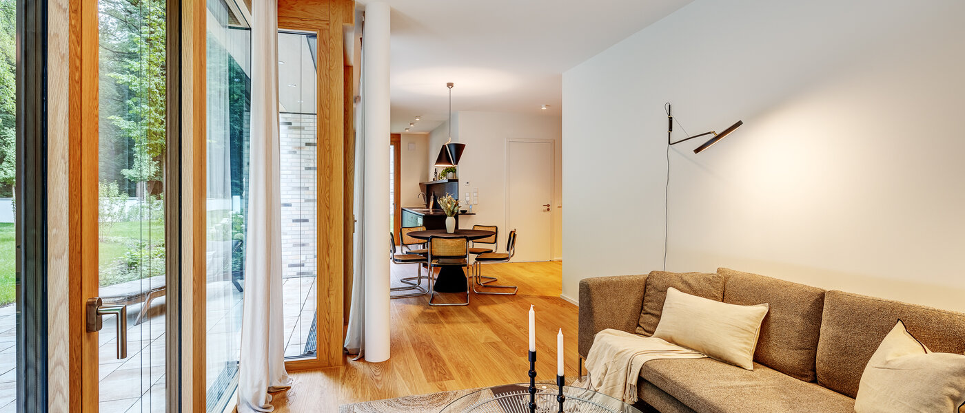 apartment with garden 	 München Harlaching 06 living area 13067