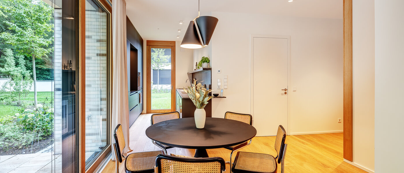 apartment with garden 	 München Harlaching 07 living area 13067