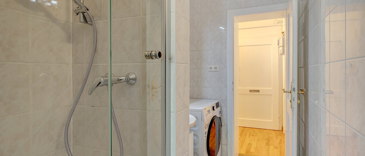 apartment München Neuhausen 01 bathroom 13100