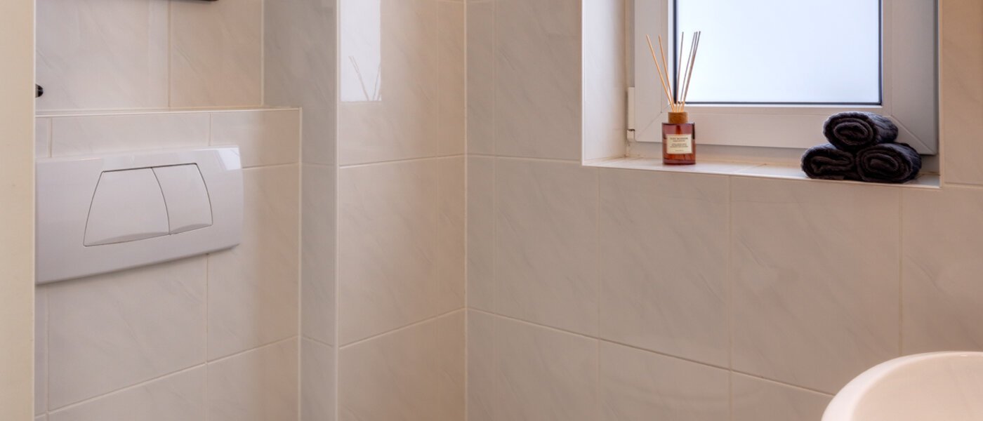 maisonette München Trudering 02 guest toilet 13109