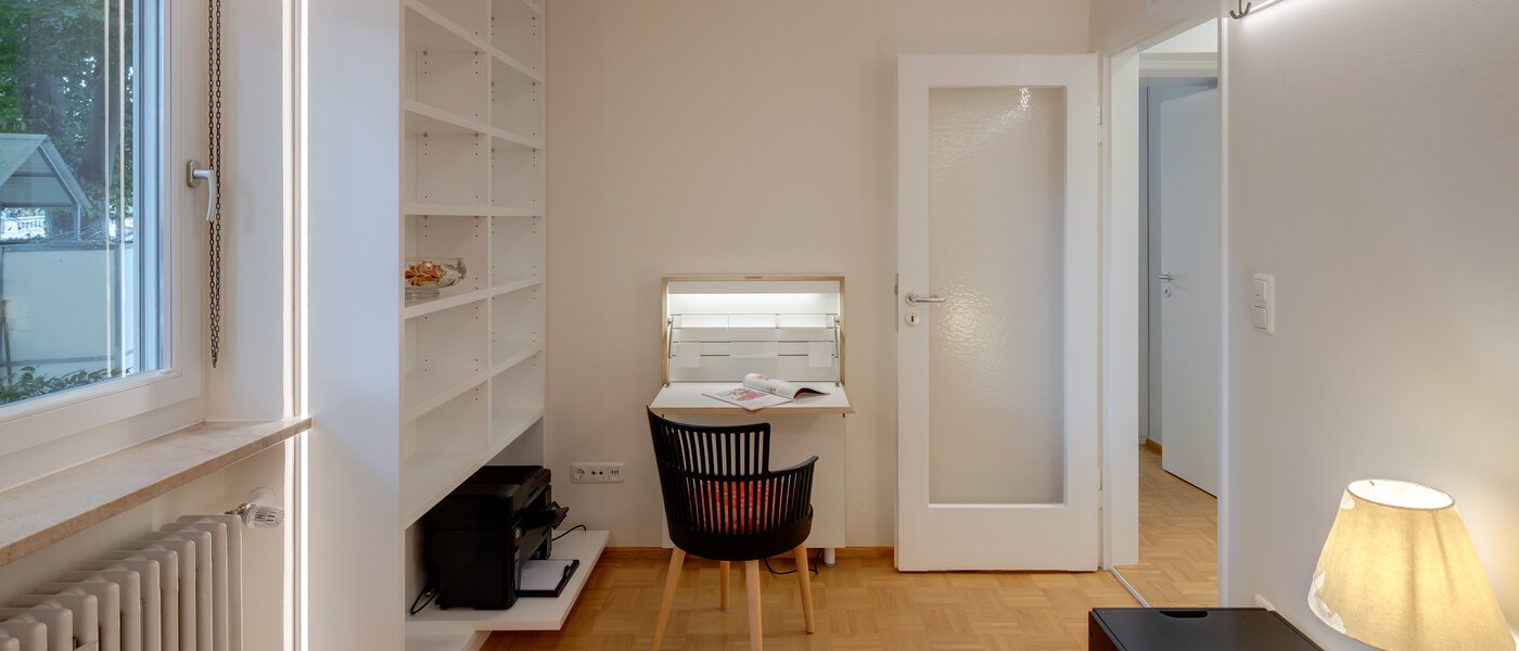 apartment München Nymphenburg 03 Workspace/Guestroom 13111