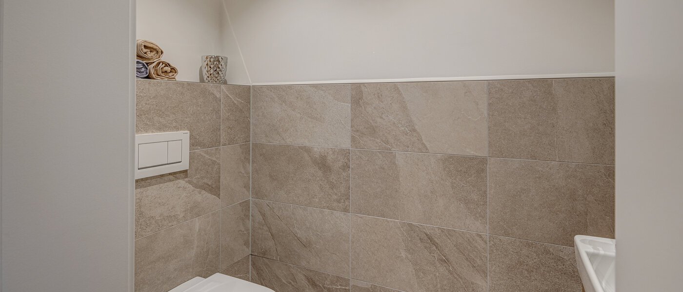 maisonette München Neuhausen 01 guest toilet 13127