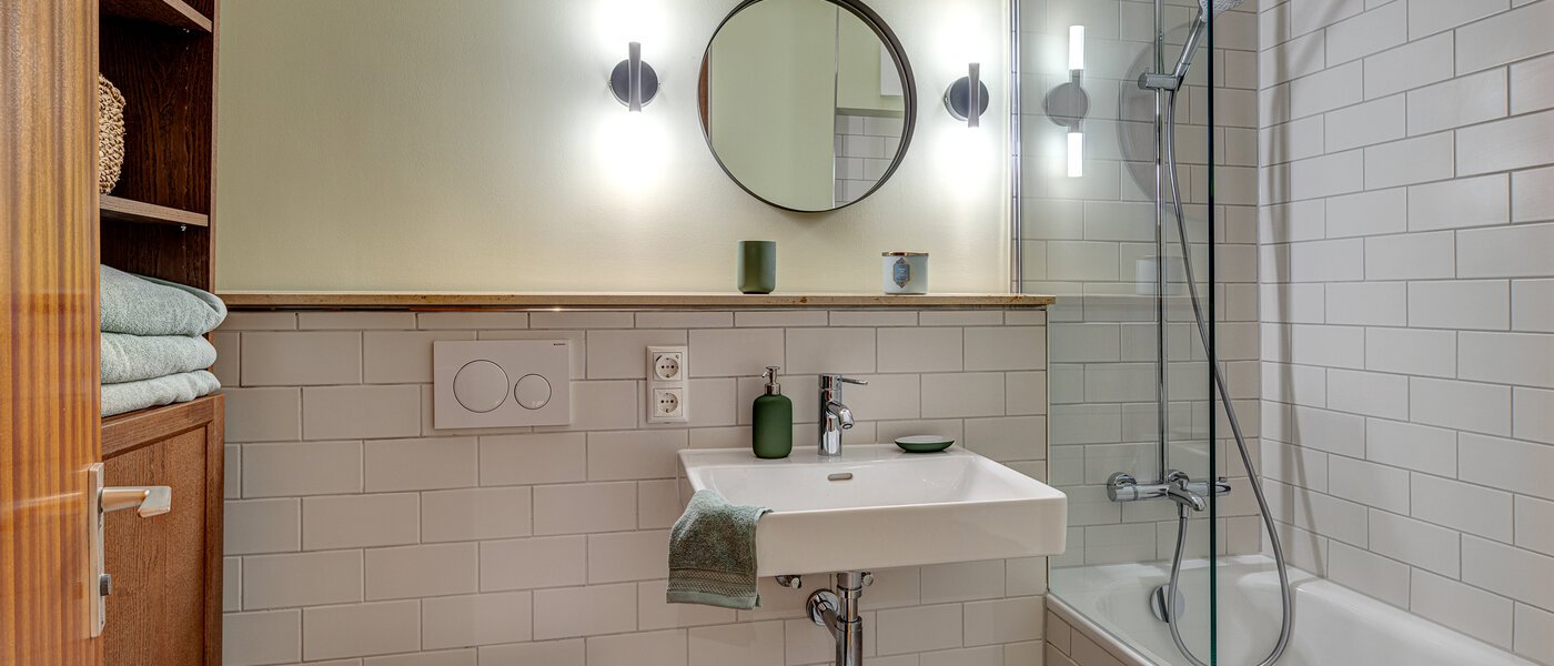 apartment München Schwabing 01 bathroom 13128