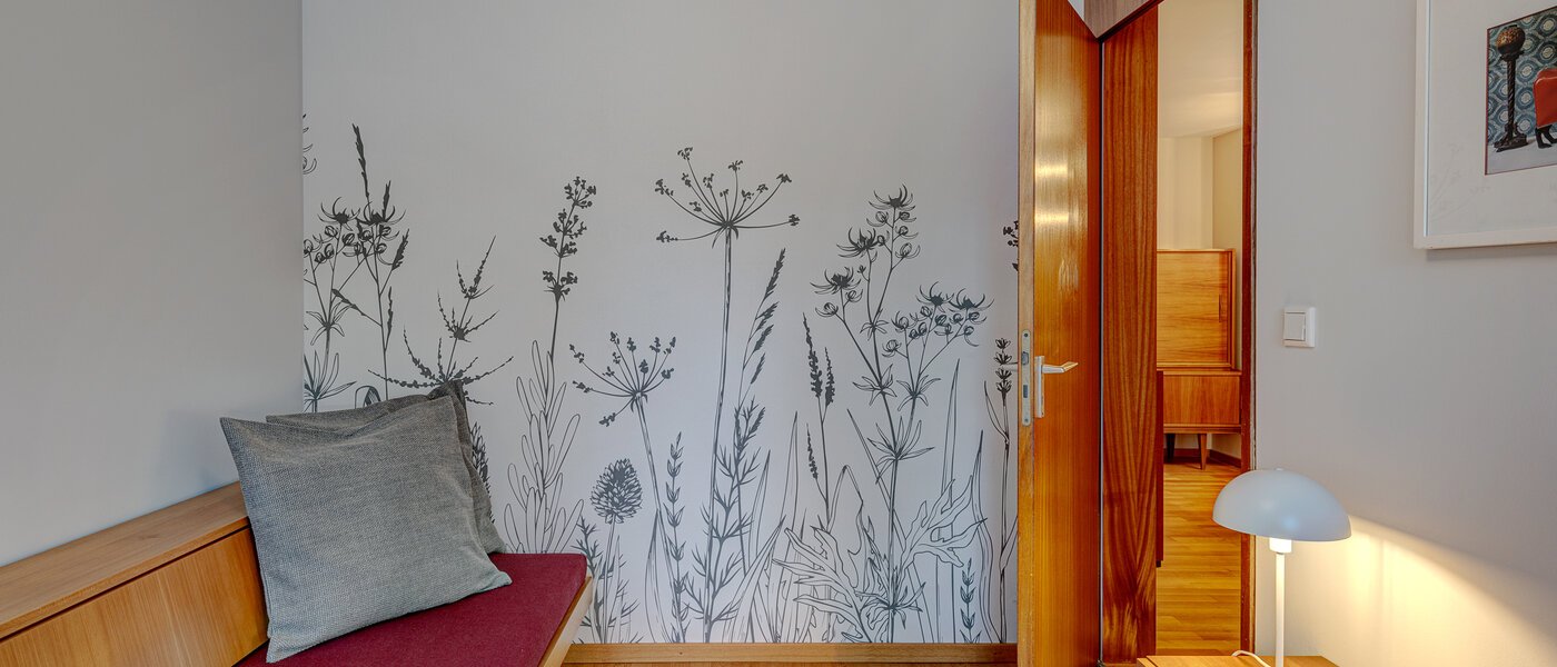 apartment München Schwabing 02 Workspace/Guestroom 13128