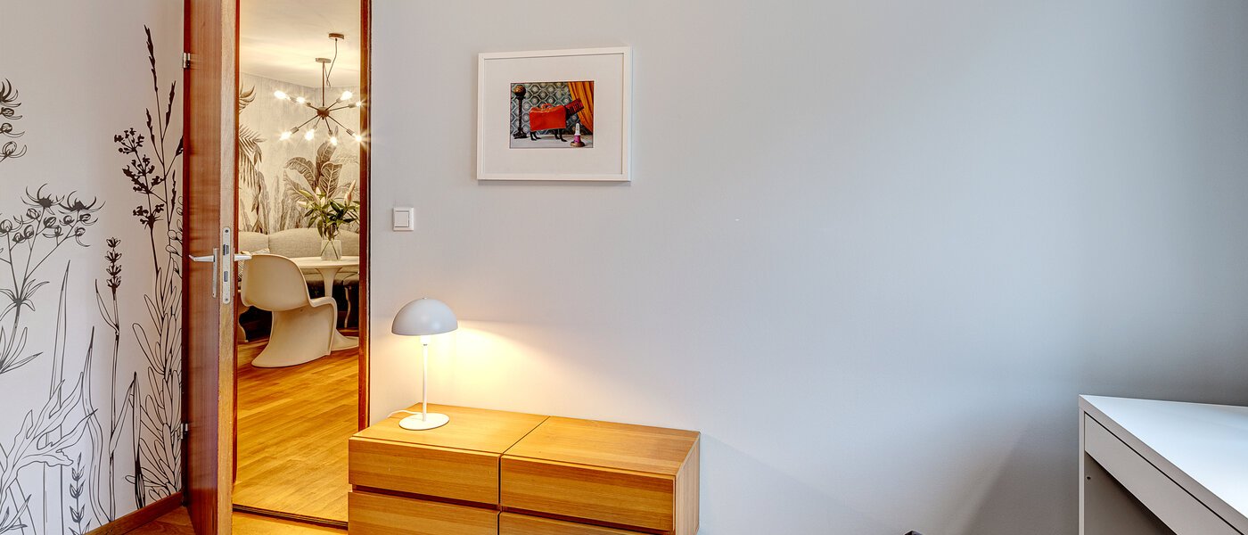 apartment München Schwabing 03 Workspace/Guestroom 13128