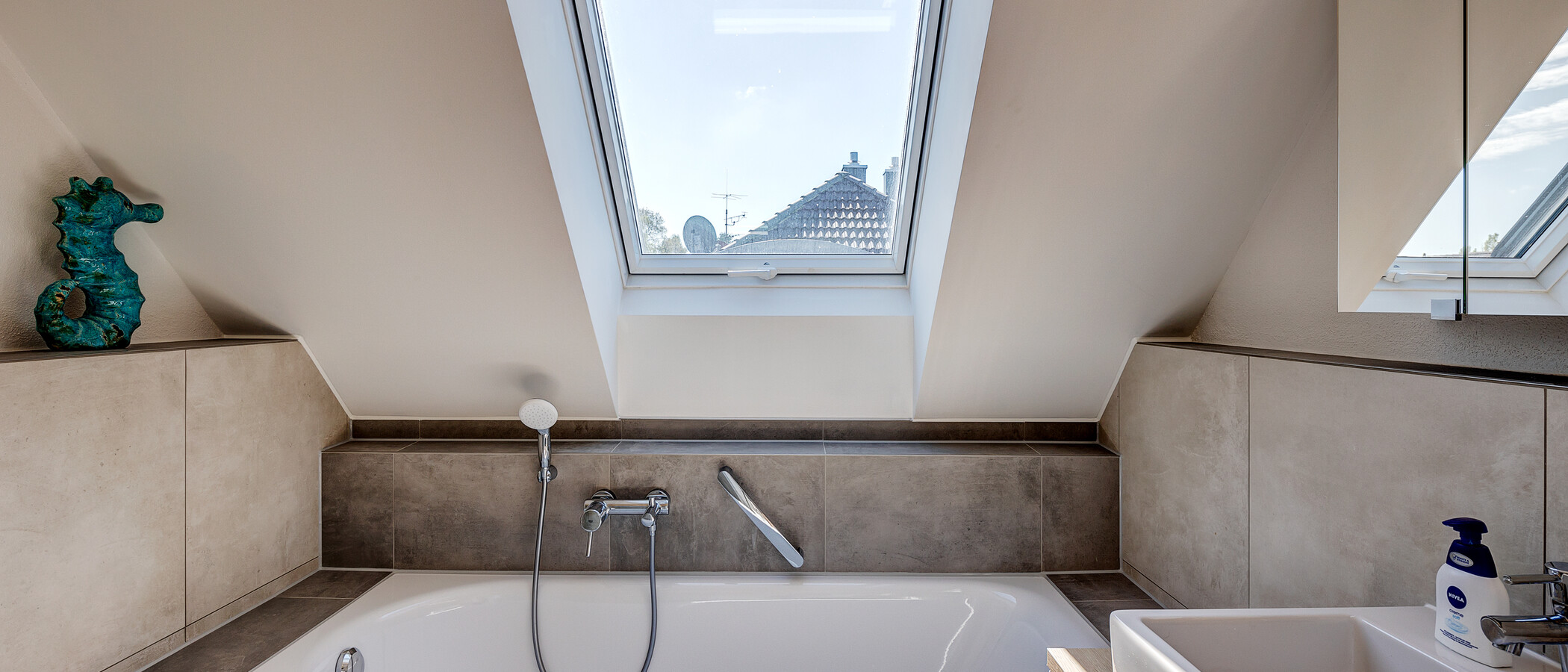 attic apartment München Trudering 02 bathroom 13137