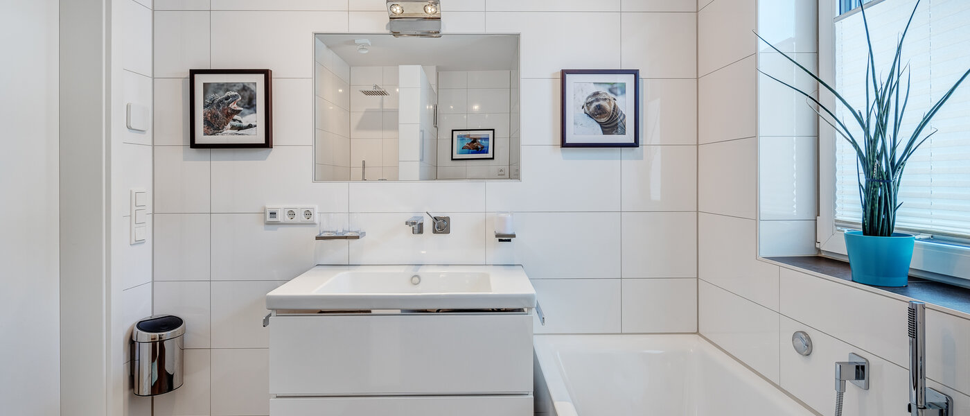 semi-detached house Vaterstetten 01 bathroom 13140