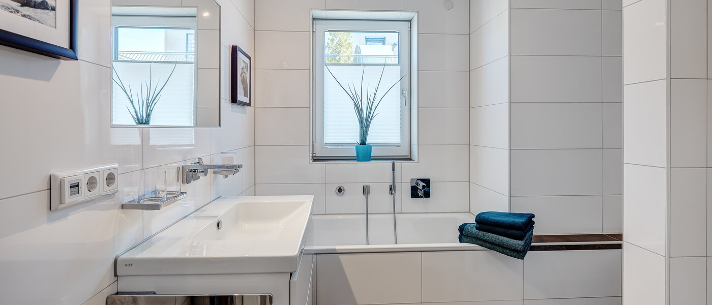 semi-detached house Vaterstetten 02 bathroom 13140