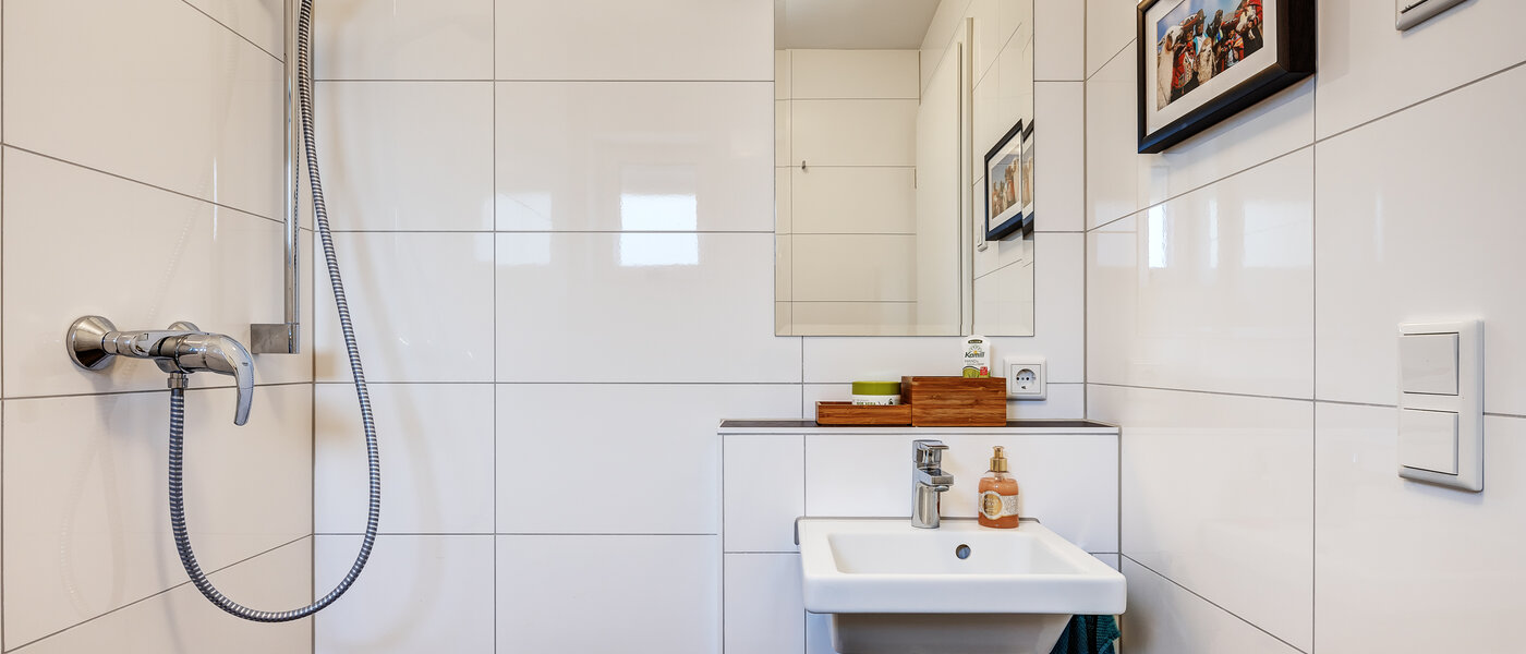 semi-detached house Vaterstetten 01 guest toilet 13140