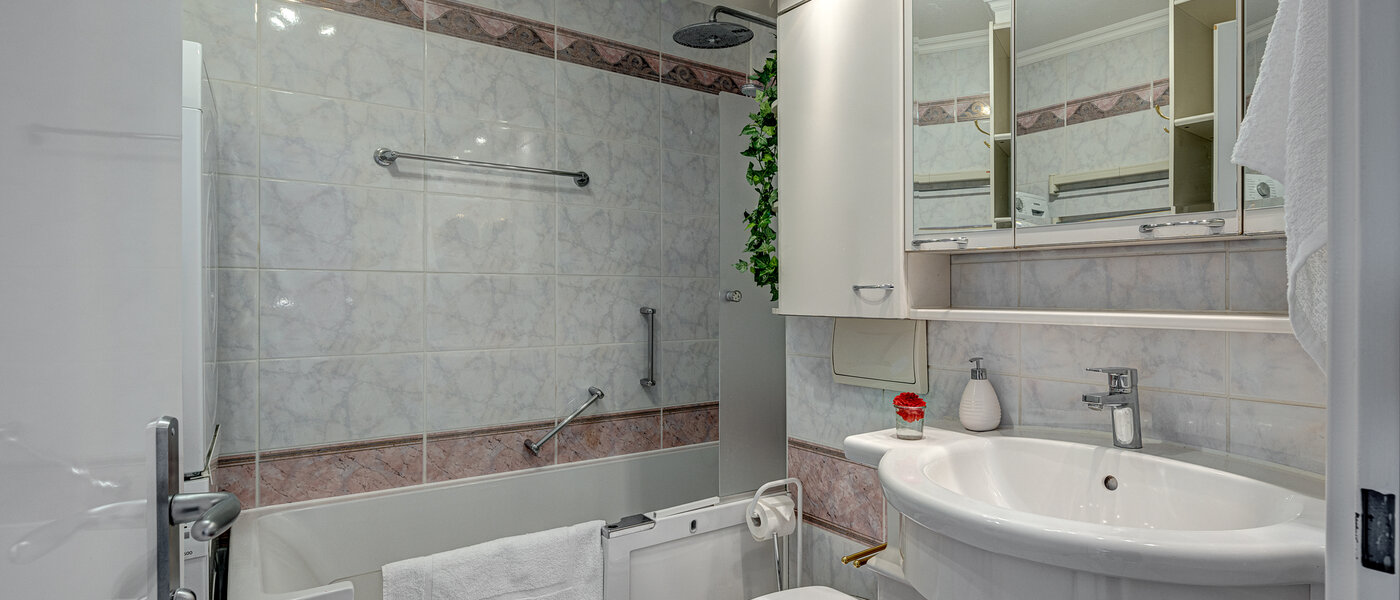 apartment München Haidhausen 02 1. bathroom 13152