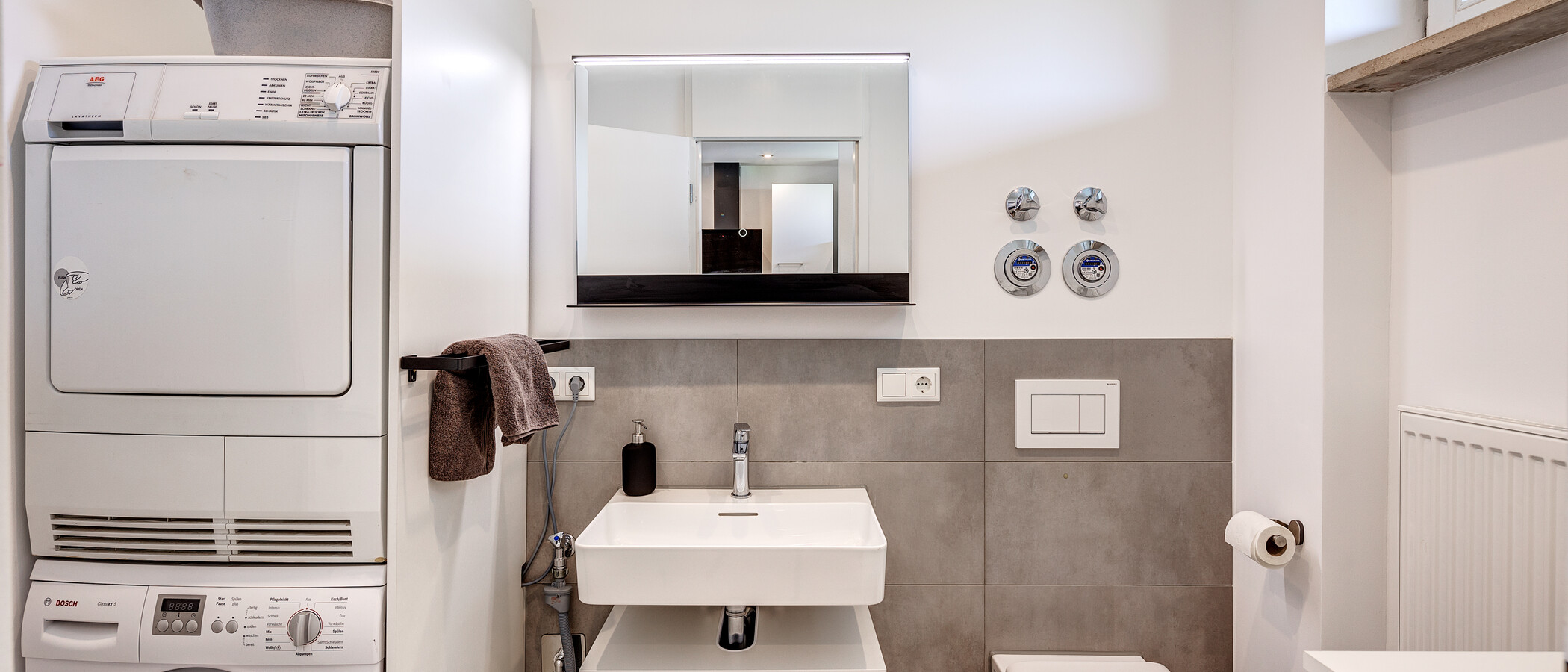 apartment München Milbertshofen 01 separate toilet 13155