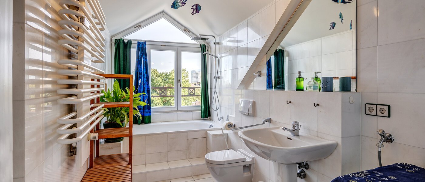 apartment München Schwabing (links der Leopoldstraße) 01 bathroom 13164